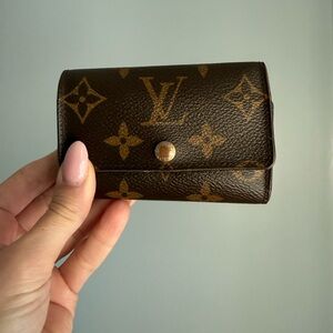 Louis Vuitton Monogram 6 Key Holder with dust bag